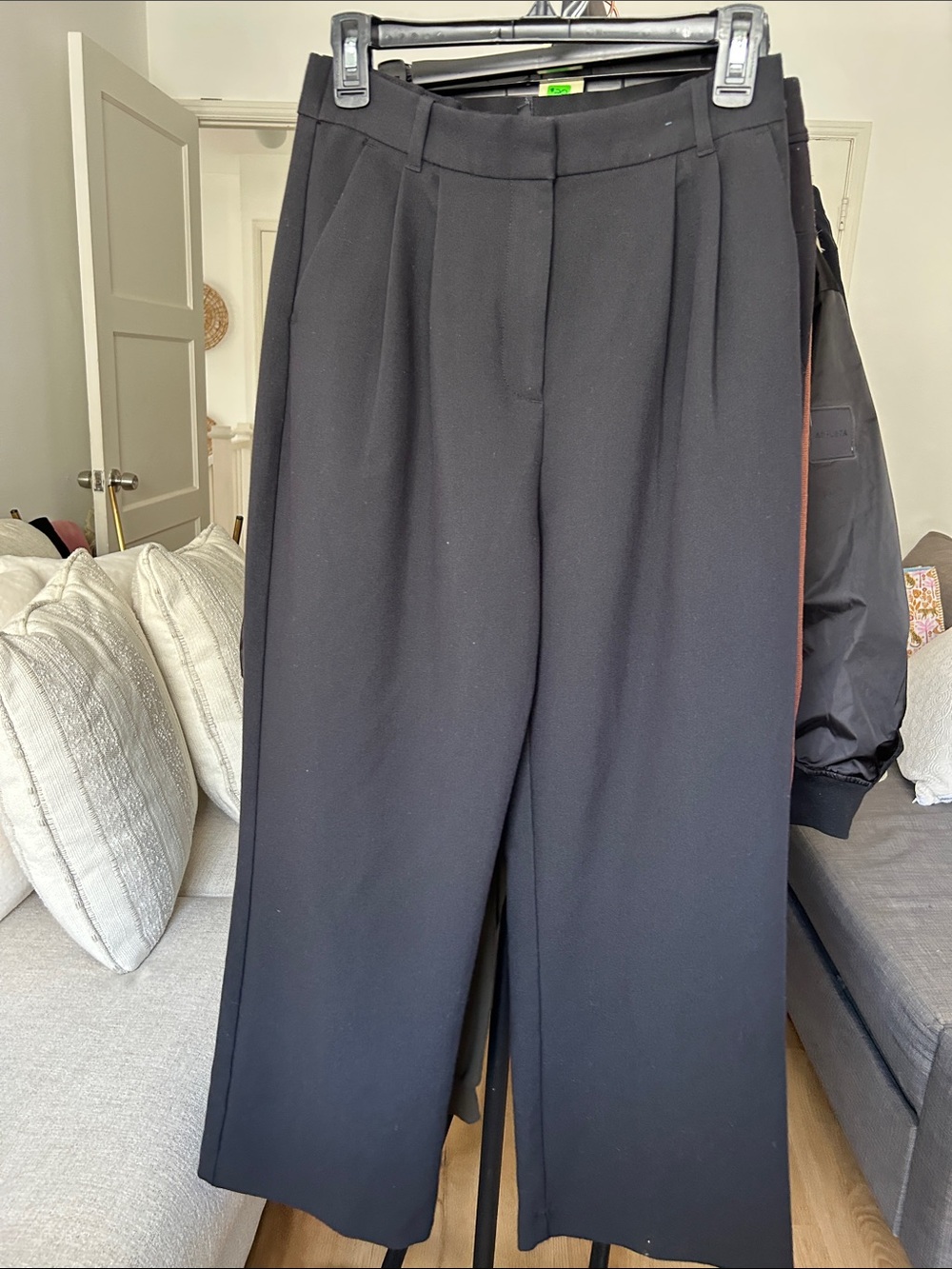 Abercrombie & Fitch Dress Pant. Size 6 short. 28” inseam. Curve love. Black